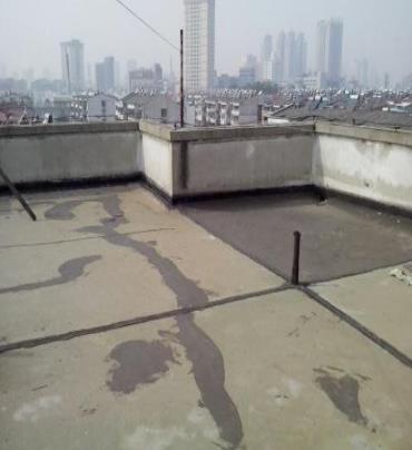 新都漏水维修 楼顶漏水是什么原因，楼顶漏水维修方法是什么?